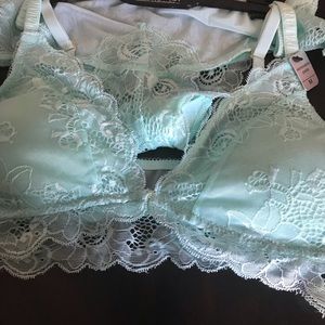 NWT MINT BRA/PANTY SET SIZE MED